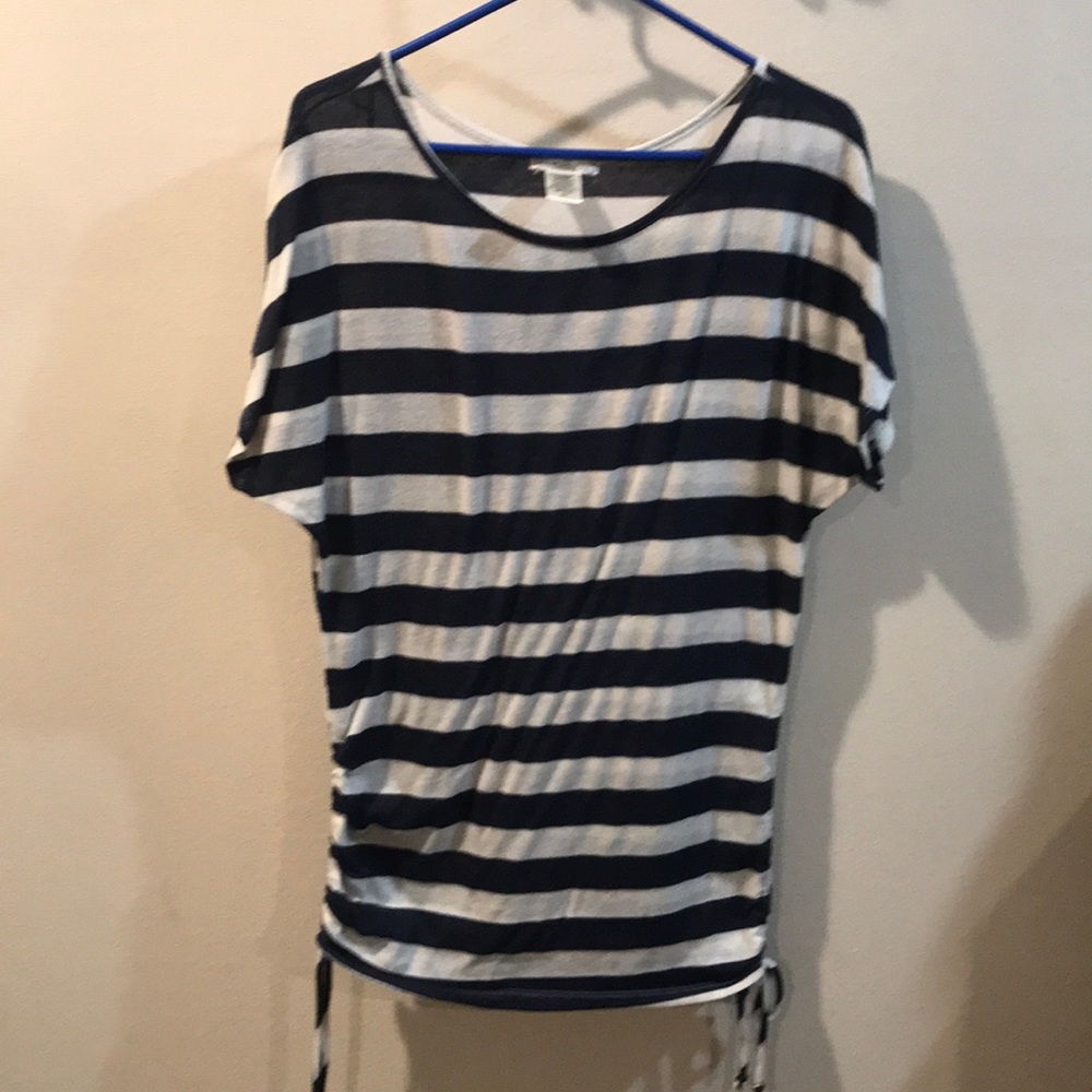 Navy/ cream top